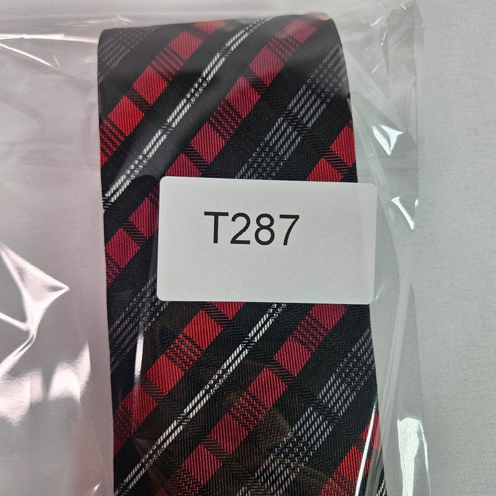 Le Chateau 100% Silk Men Tie Geometric Red Black 3.25" x 59.5" - Picture 9 of 9